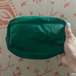 BRAND NEW WITH TAGS! LULULEMON ATHLETICA everywhere belt bag - emerald i…
